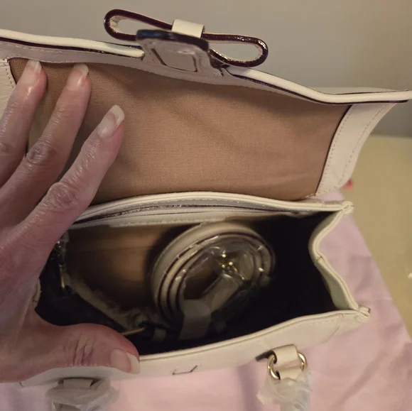 ISSAC MIZRAHI Creme Colored Small Crossbody. - Picture 3 of 7